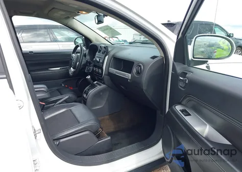 2017 Jeep Compass Latitude Fwd z USA, uszkodzony, nr VIN 1C4NJCEB7HD182685